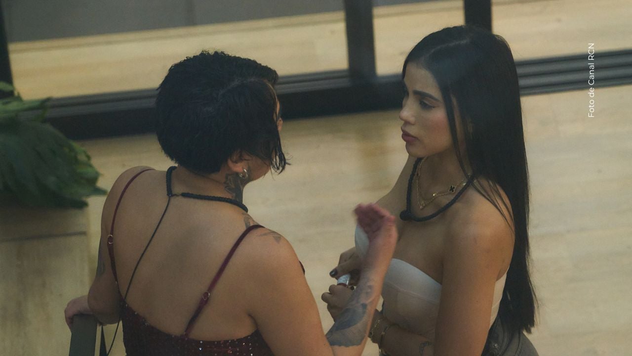 Yina Calderón recibe burlas de sus compañeros por su historia.