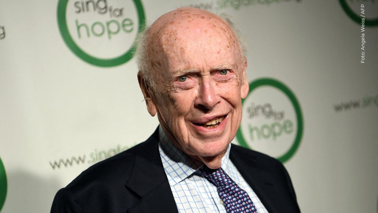 Murió James Watson, científico que ayudó a descubrir la estructura del ADN