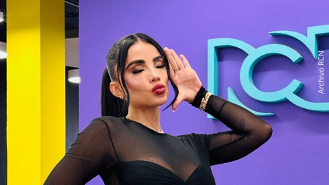 Así suena la primera canción compuesta e interpretada por Karina García