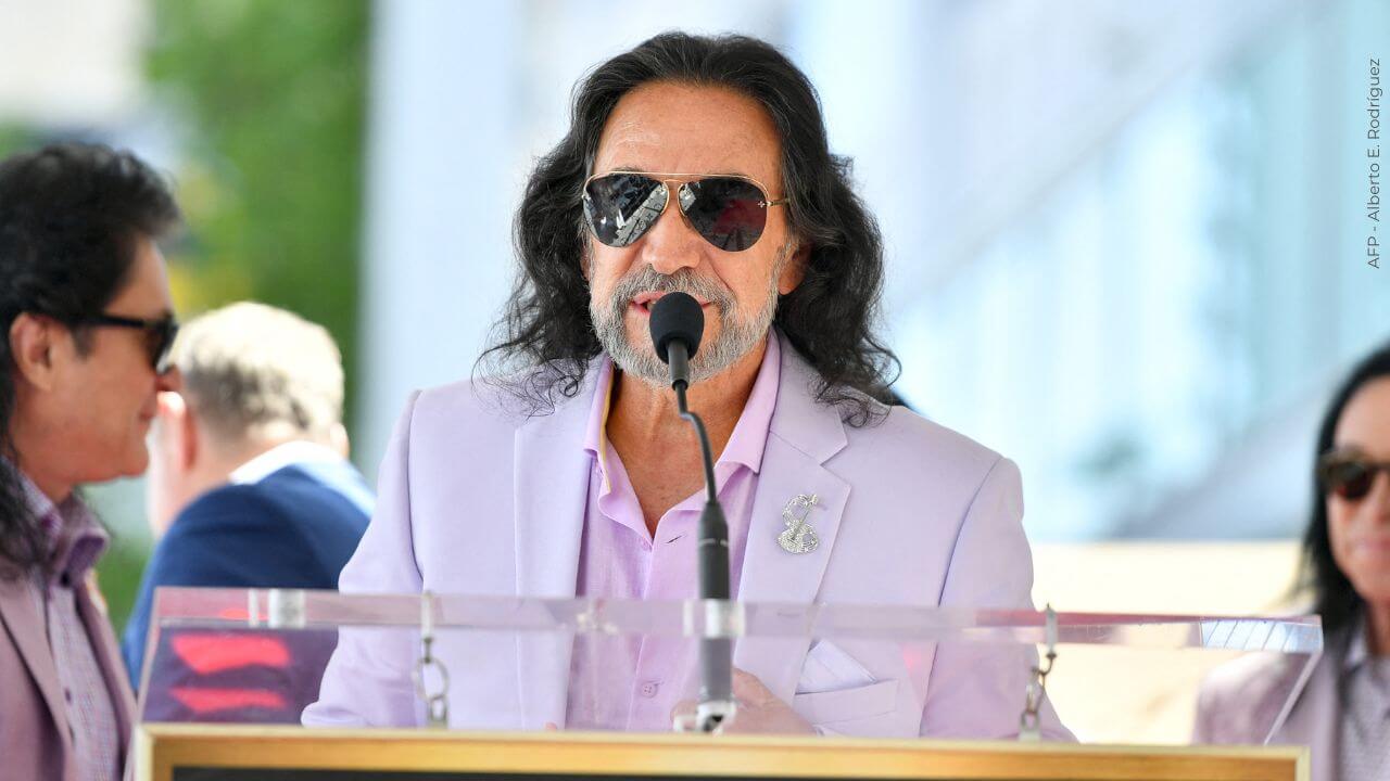 Marco Antonio Solís, cantautor nacido en México.