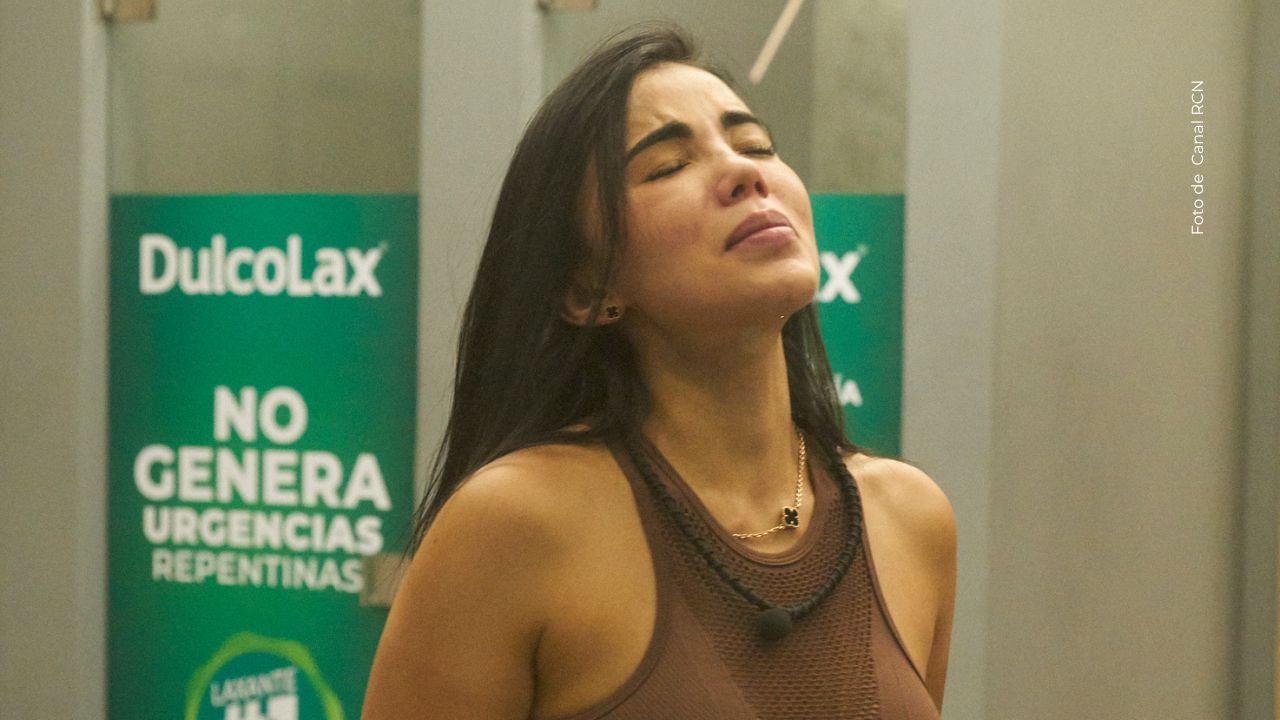 Karina García se vuelve tendencia por imitar un acento extranjero. 