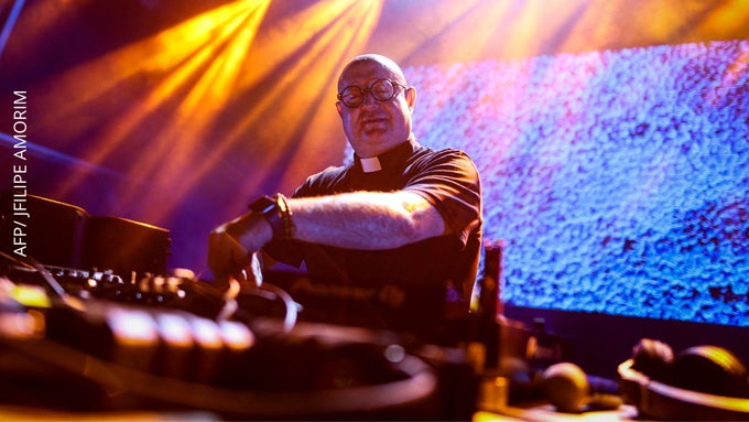 Guilherme Peixoto desafía los paradigmas tradicionales al consolidarse como DJ católico de techno