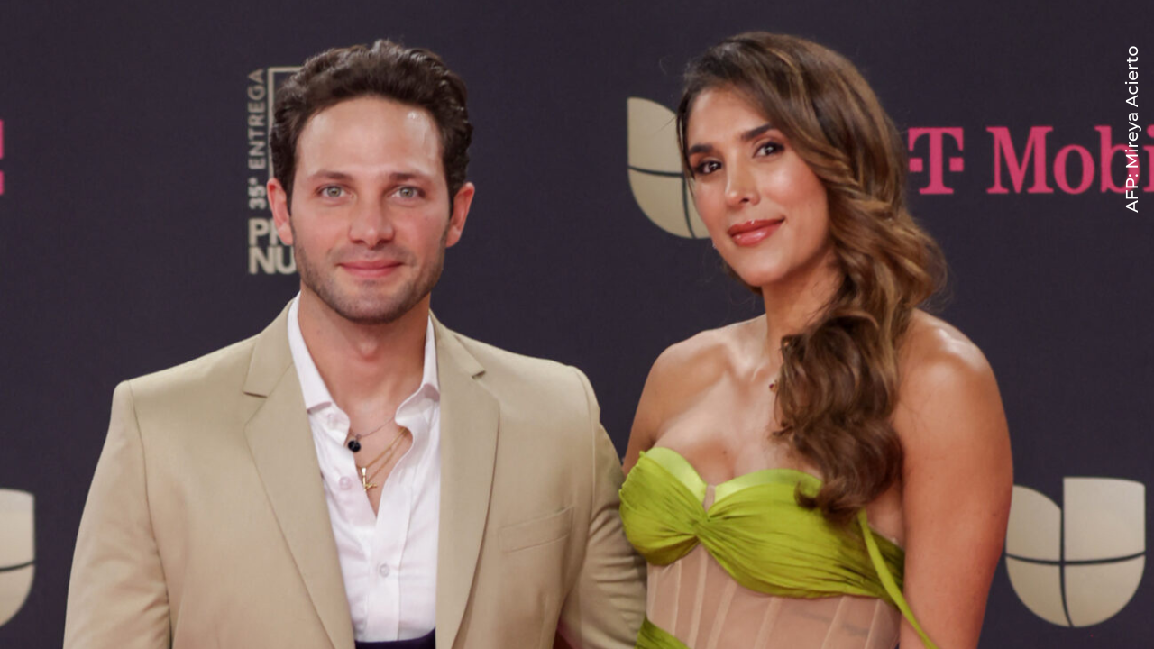 Daniela Ospina con su familia modo navidad