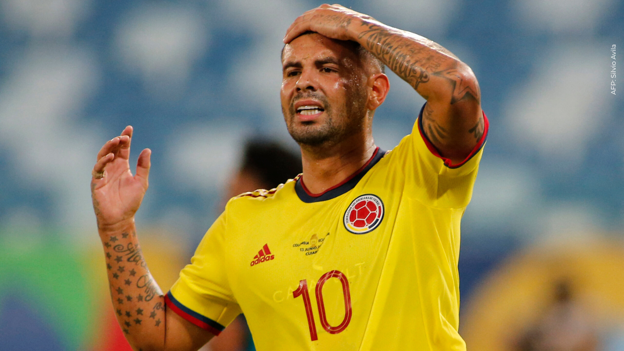 Reconocido futbolista viste de luto tras dedicar gol y quebrarse en llanto en pleno partido: ¿quién es?