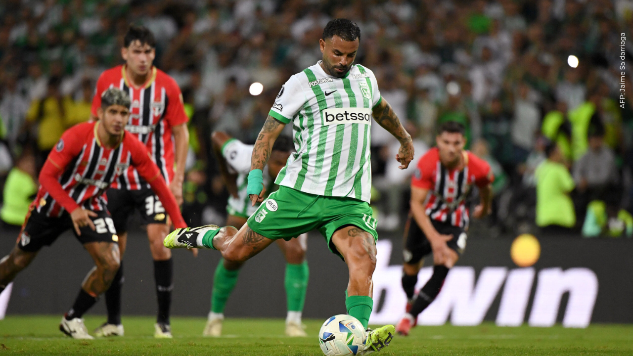 Reconocido futbolista viste de luto tras dedicar gol y quebrarse en llanto en pleno partido: ¿quién es?