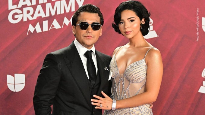 En pleno concierto en Estados Unidos, Ángela Aguilar le hizo un reclamo a Christian Nodal