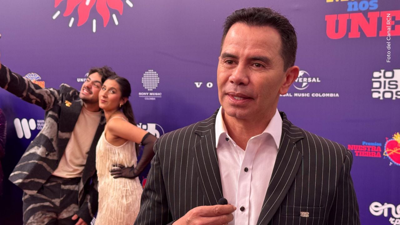 El cantante Jhonny Rivera alerta sobre estafa que imita su voz con IA