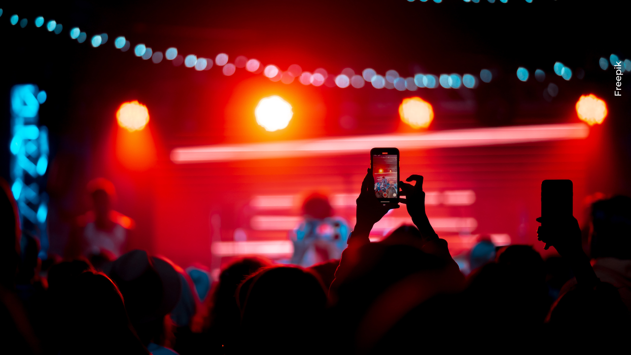 Cantante de k-pop se desmaya en concierto