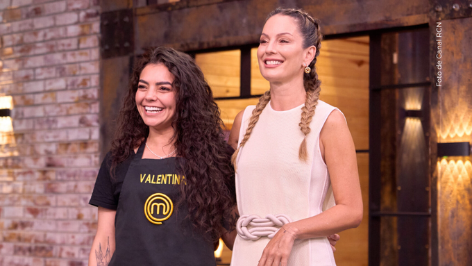 Valentina Taguado y Claudia Bahamón en MasterChef Celebrity 2025.
