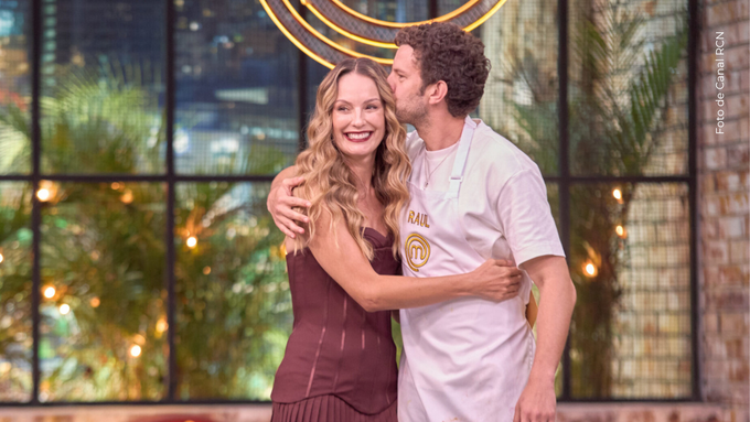 Raúl Ocampo y Claudia Bahamón en MasterChef Celebrity 2025.