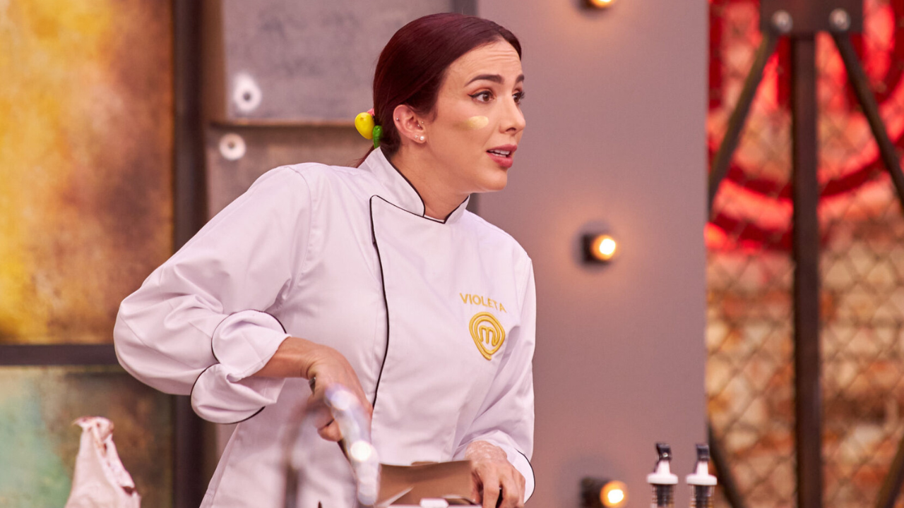 La decisión de Michelle Rouillard cambió el rumbo del reto y llevó a Alejandra Ávila y Violeta Bergonzi a terminar recetas ajenas.