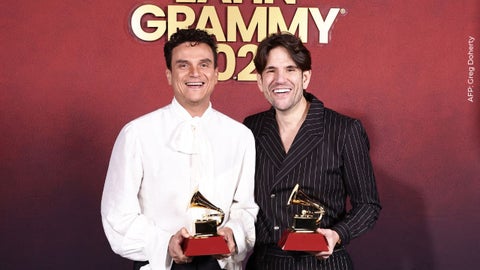 Silvestre Dangond y Juancho de la Esprilla en los Latin Grammy