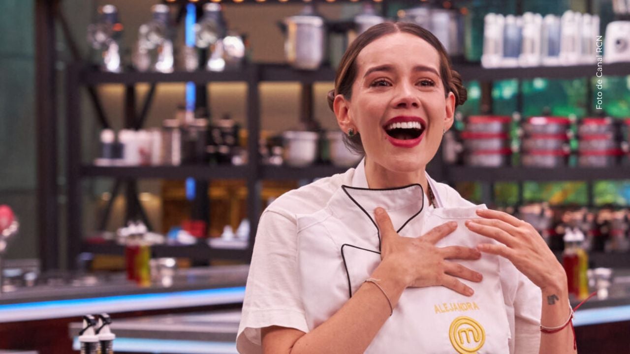 Alejandra Ávila se emociona.