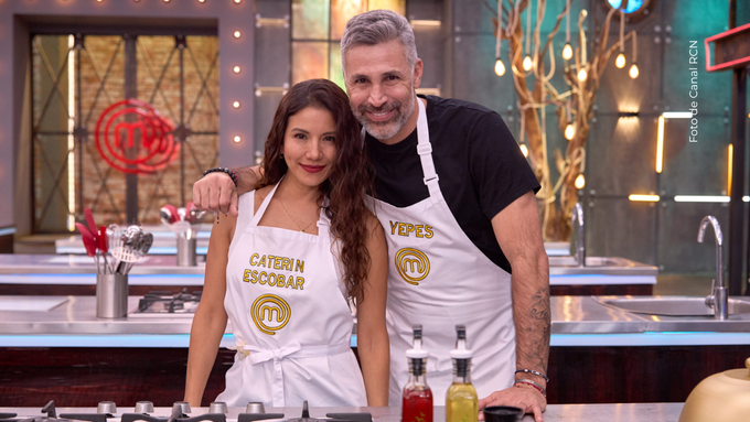 Caterin Escobar y Mario Yepes en MasterChef Celebrity 2025.