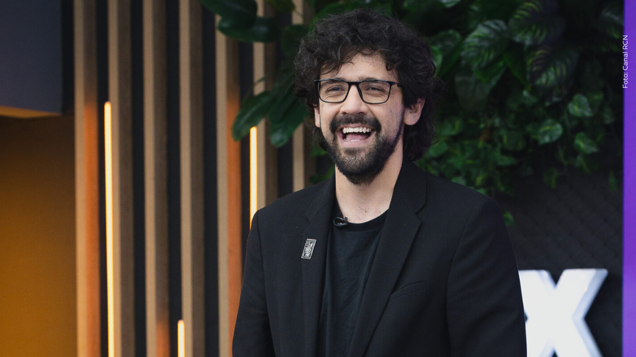 Humorista colombiano preocupa tras momentos de pánico al pilotear una avioneta: esto se sabe