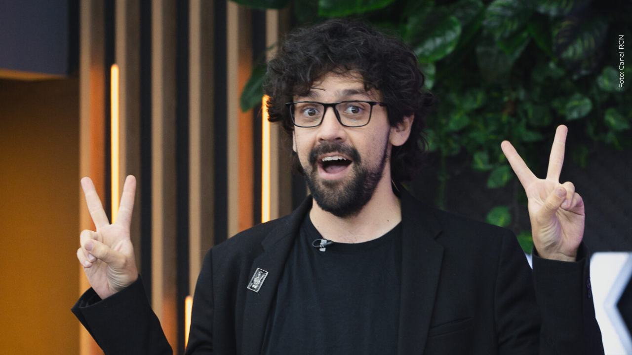 Humorista colombiano preocupa tras momentos de pánico al pilotear una avioneta: esto se sabe