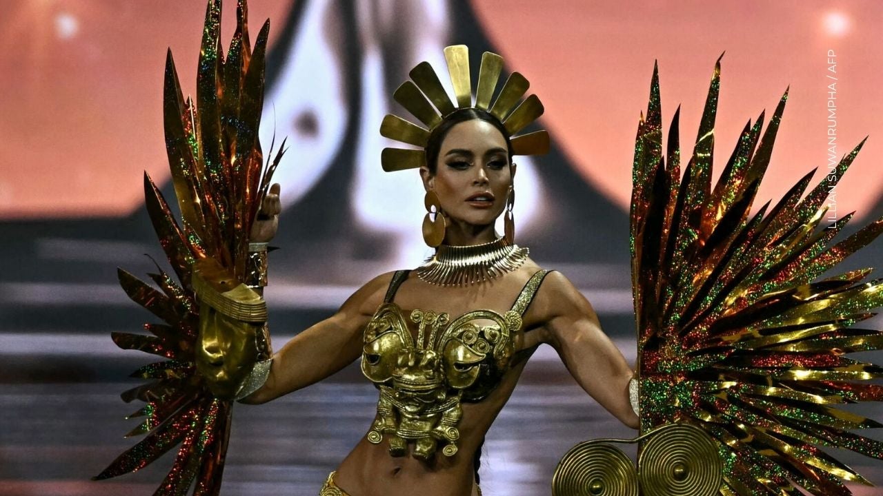 Vanessa Pulgarín en el desfile de trajes típicos