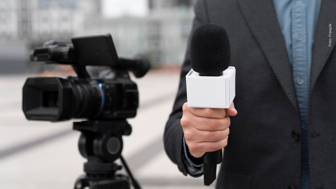 Falleció reconocido periodista tras confirmarse en plena emisión en vivo: así fue