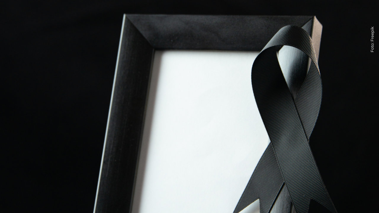 Falleció reconocido periodista tras confirmarse en plena emisión en vivo: así fue