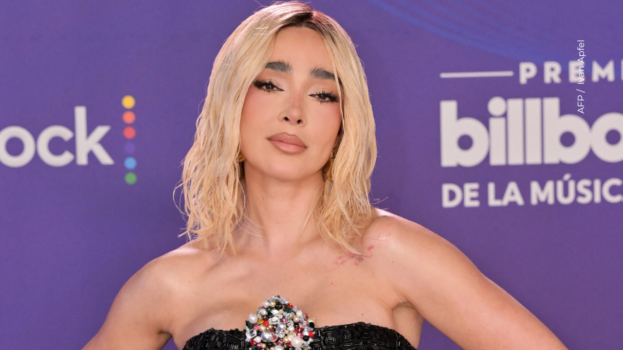 Manelyk González asiste a los Premios Billboard de la Música Latina 2025 en el Centro James L. Knigh.