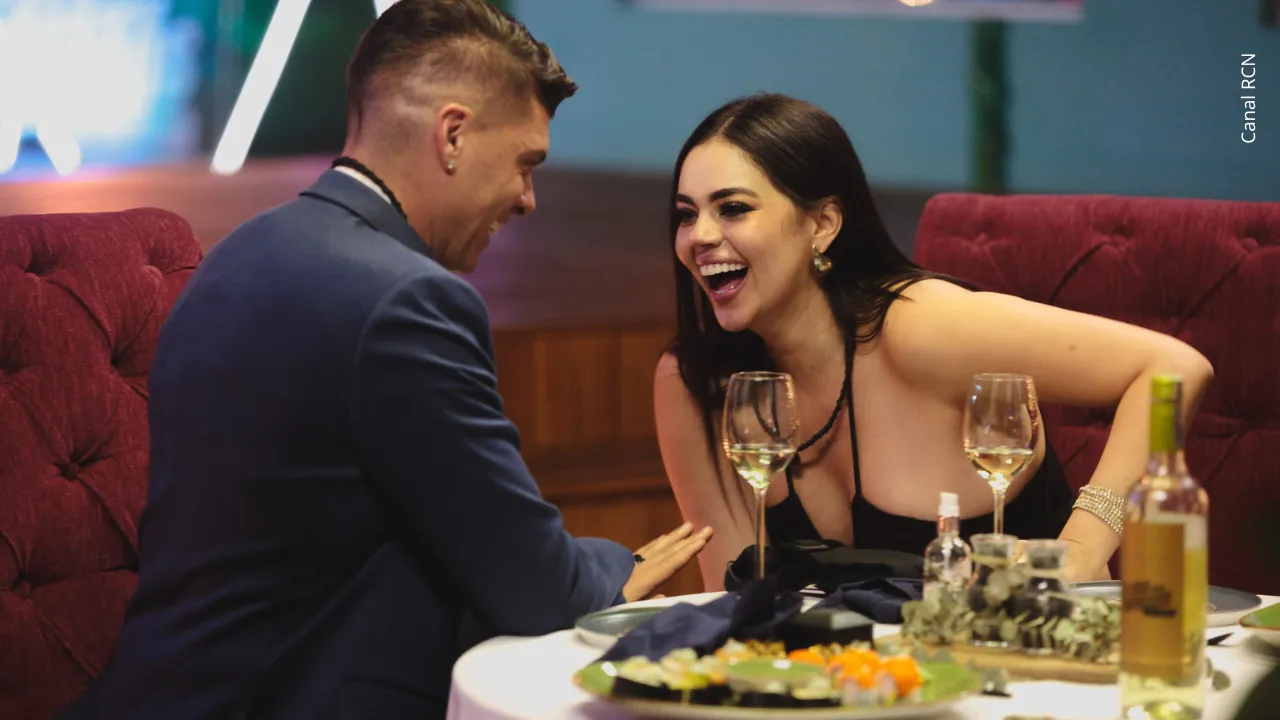 La Segura muestra a su hijo jugando con su maquillaje