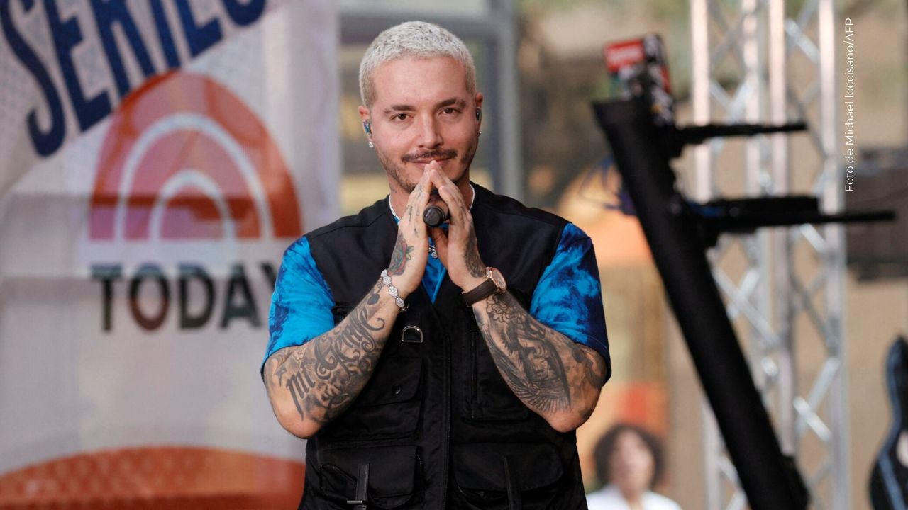 J Balvin desfila con comodidad. 