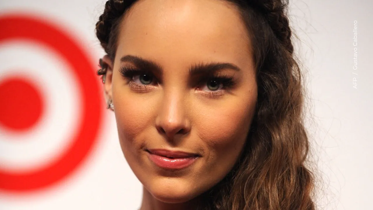 Belinda apoda a Cazzu tras conocerla en persona.