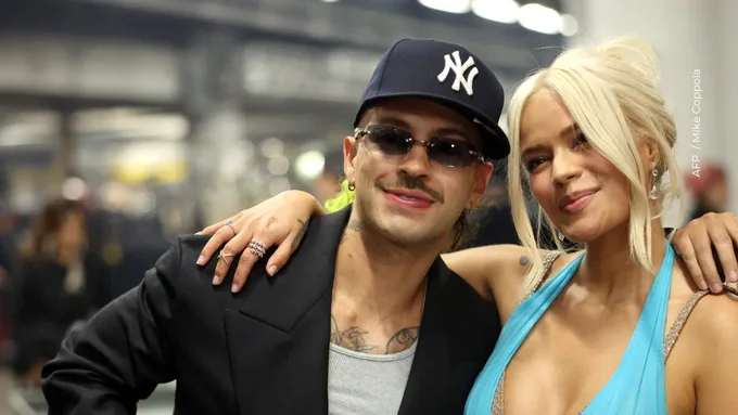 Feid aparece con joven mientras fans dudan de su relación con Karol G