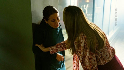 Eva intenta comprender las reglas que impone Victoria