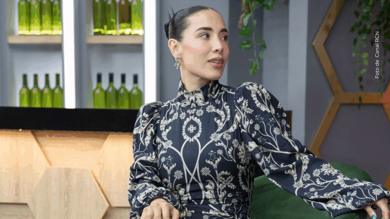 Luisa Fernanda W muestra su talento para el canto. 