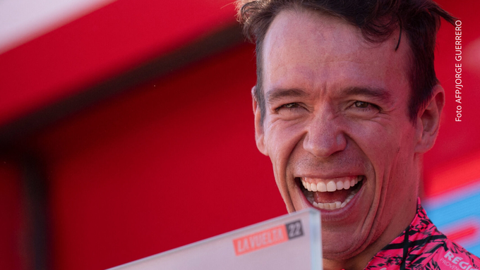 Rigoberto Urán mostró a sus hijos usando inhaladores y explicó que heredaron el asma que él ha padecido desde niño.