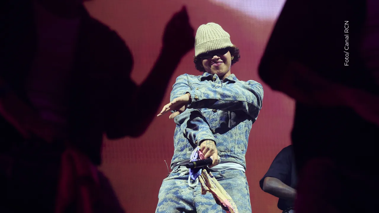 Revelan video de la ex de Beéle junto a Kimberly Reyes, disfrutando del concierto del artista