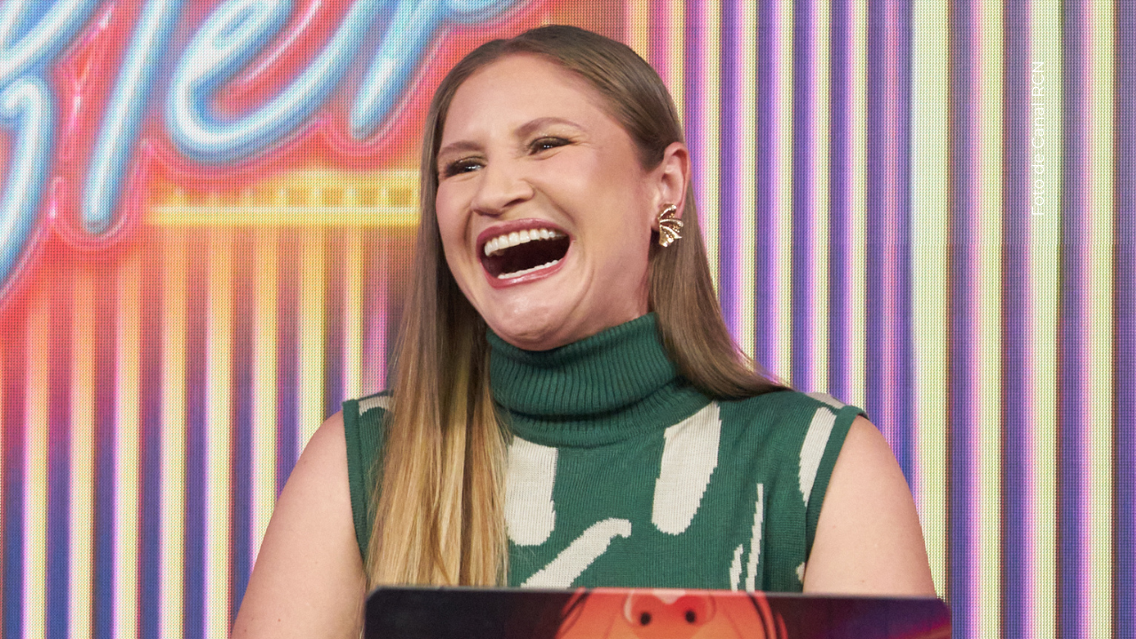 Vicky Berrío como presentadora del after show de La casa de los famosos Colombia 2025.