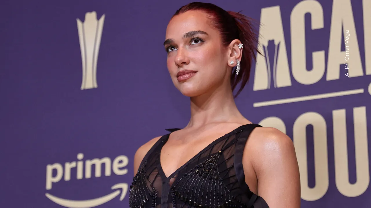 Dua Lipa en modo colombiano: así posó con un sombrero vueltiao