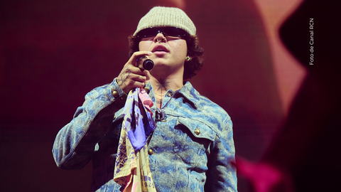 Beéle durante concierto en Bogotá.