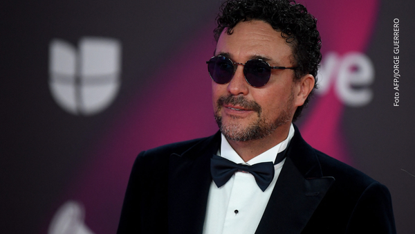 Andrés Cepeda llegó en moto a su concierto tras quedar atrapado en medio del trancón