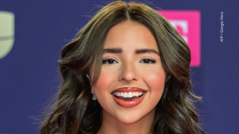 Ángela Aguilar llega al 37° Premio Lo Nuestro de Univision en el Kaseya Center.