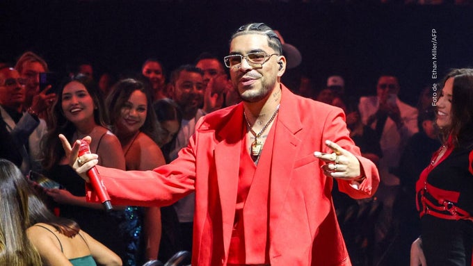 Ryan Castro se molesta con un fan.