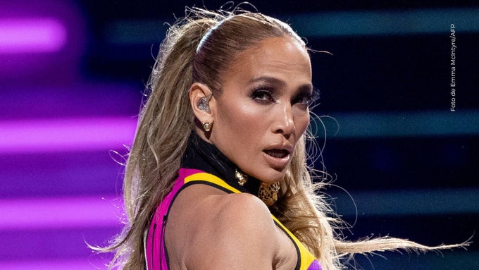JLO impresiona por su figura.