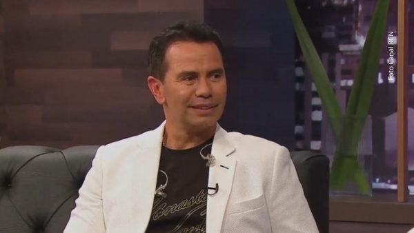 Jhonny Rivera sorprende al revelar cuánto tiempo lleva sin tomar licor