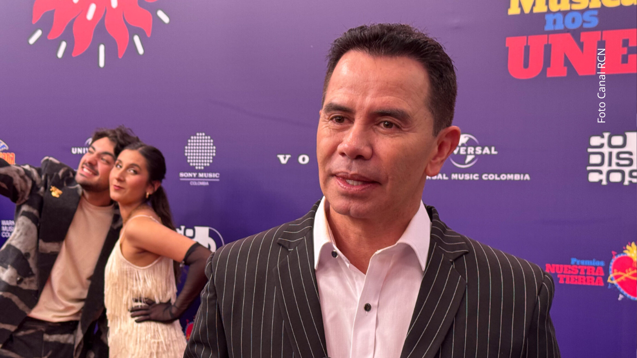 Jhonny Rivera mostró la vieja moto que cambió su vida y nadie lo sabía.