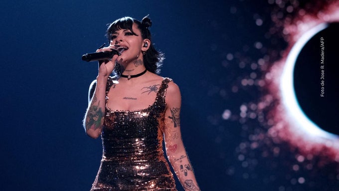 Cazzu canta vallenato.