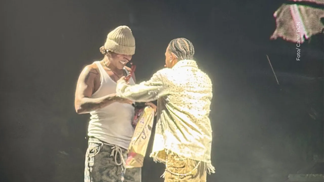 La reacción de Ozuna al probar la arepa de huevo con Beéle