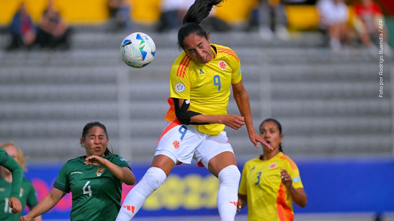 Mayra Ramírez disfruta de concierto con su pareja durante receso del Chelsea FC