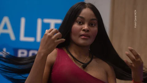 La Jesuu dejó un viral momento al aparecer pasada de copas en pleno amanecer