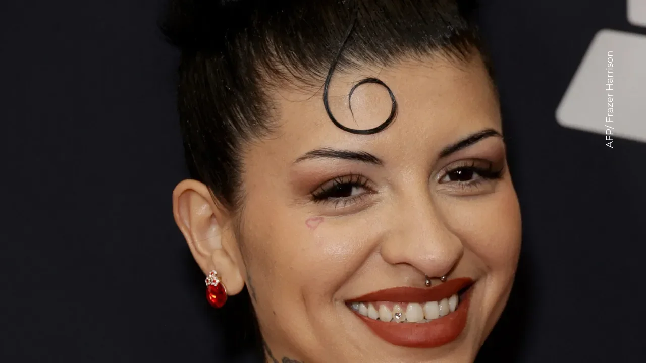 Cazzu respondió con una sonrisa cuando le mencionó a Nodal.