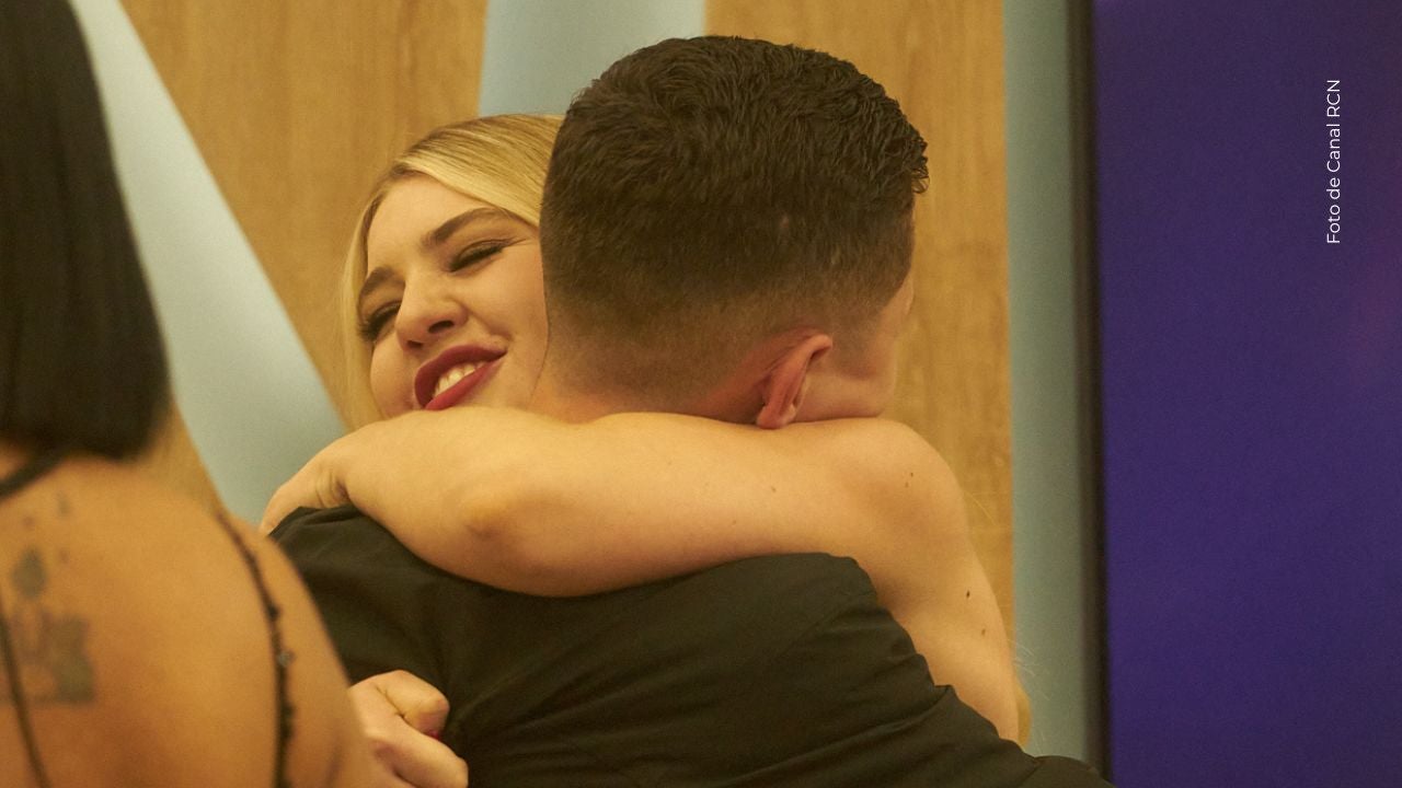 Yana Karpova fue pareja del cantante Criss Valencia.