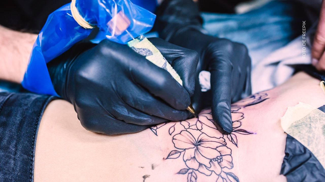 ¿El Sebastucho se tatuó a La Karola?