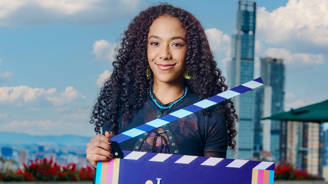 Mafe Marín como Milagros Rojas