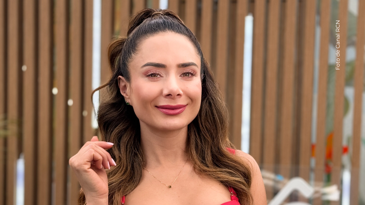 Johanna Fadul posa a la cámara sonriente.